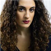 Diplomata in conservatorio e laureata col massimo dei voti con esperienza sul campo propone lezioni personalizzate di canto e teoria musicale